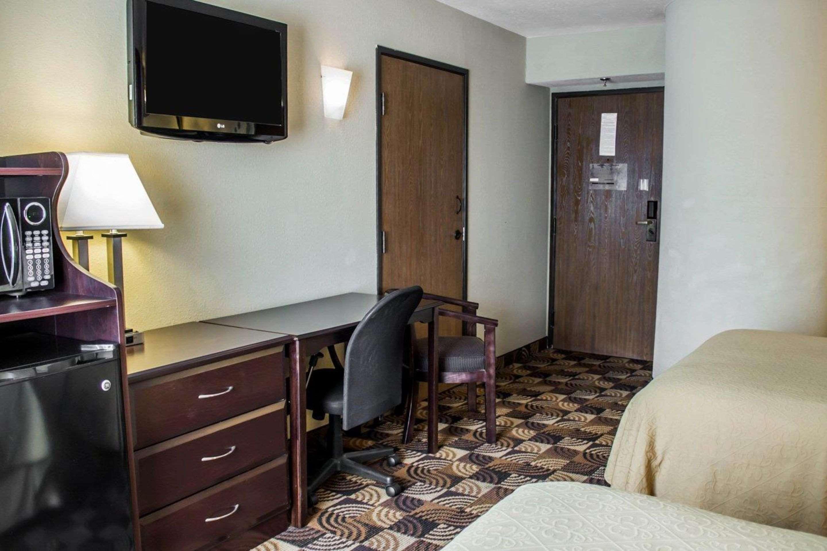 Quality Inn Brunswick Cleveland South Esterno foto